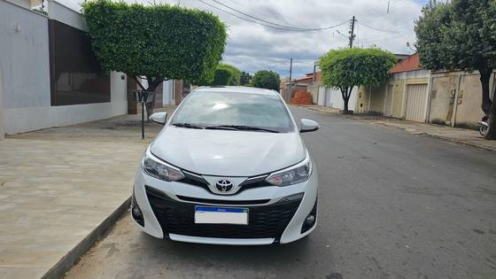 TOYOTA YARIS 1.5 16V FLEX XLS CONNECT MULTIDRIVE TOYOTA YARIS 1.5 16V FLEX XLS CONNECT MULTIDRIVE